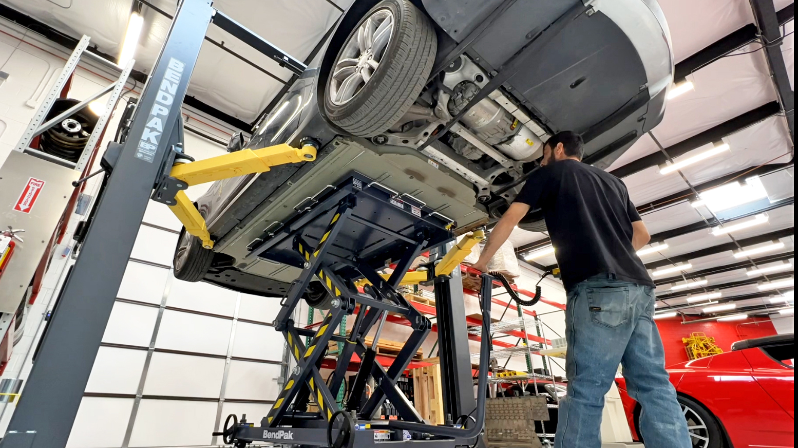 The EV4000SL has a 4,000 lb capacity and the capability to evaluate to more than 6&rsquo; in less than 20 seconds.