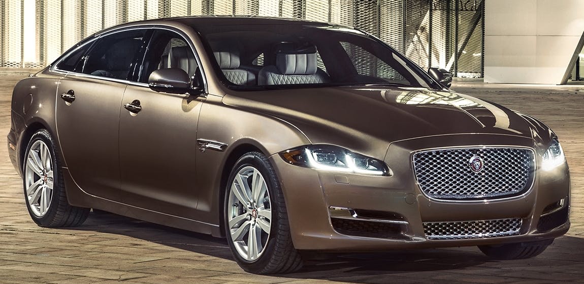 Jaguar recommends using a Midtronics battery power supply connected to the vehicle battery during module programming.