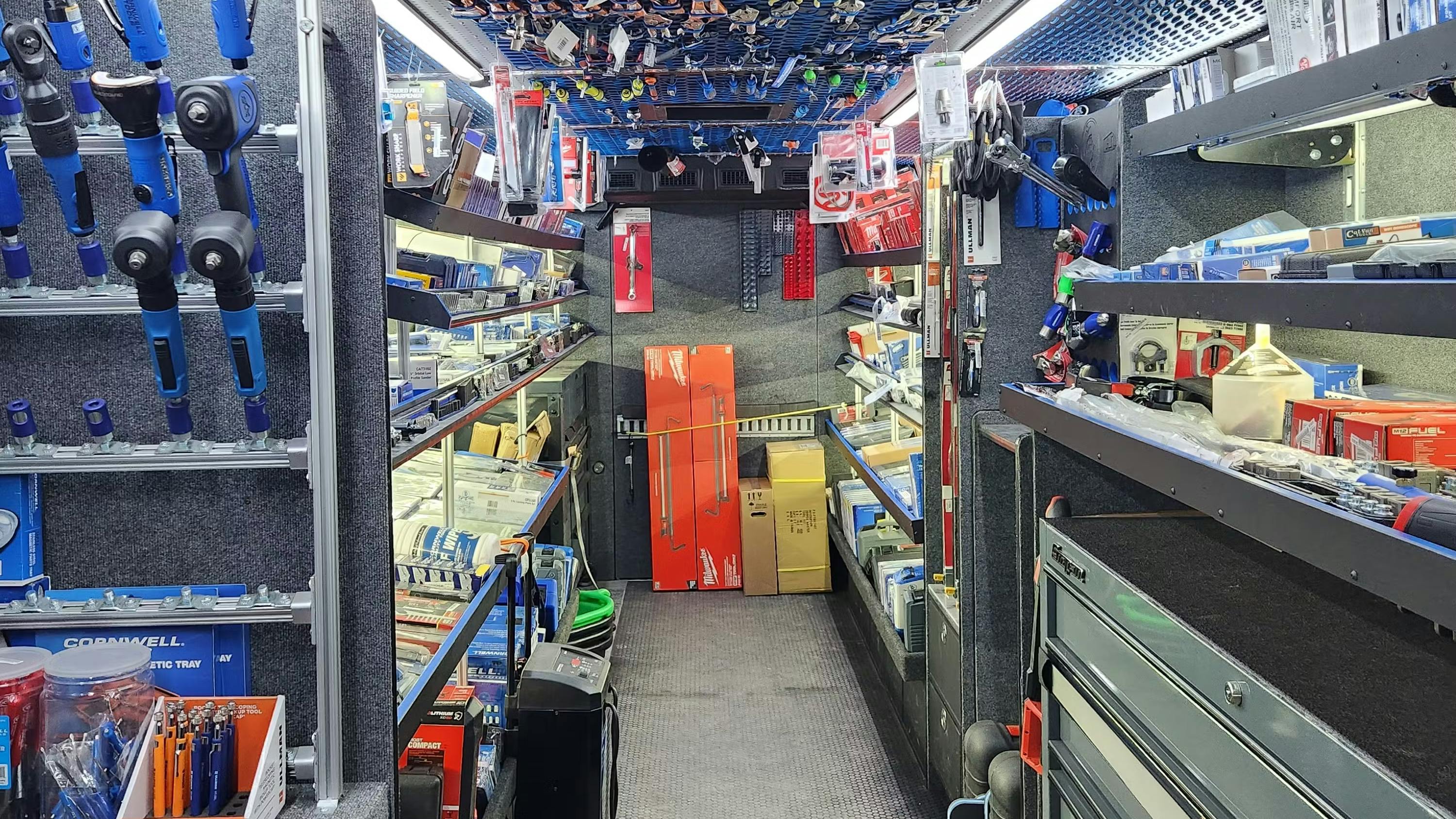 65a97bf7979f32001e742c71 Inside Truck 2