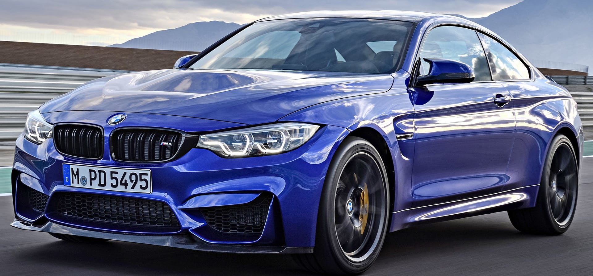 Operate the engine in the 3000 to 5500 rpm range. Let off the throttle and then immediately step back onto the accelerator. Perform these test steps in Comfort, Sport and Spor Plus modes.