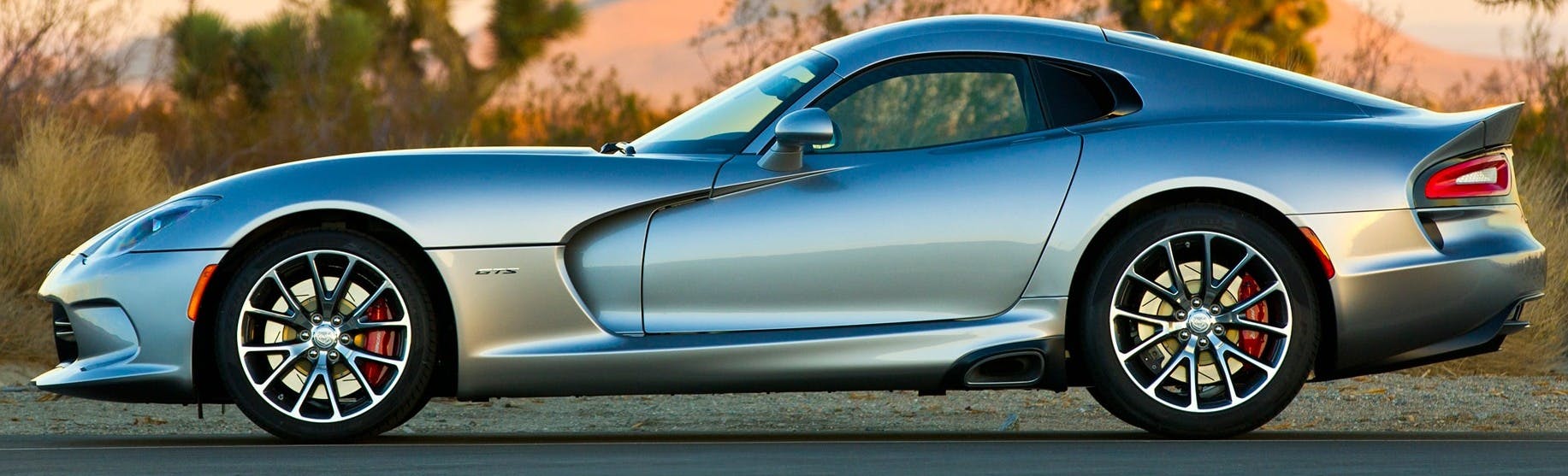 DTC P0300 (multiple cylinder misfire) and P0521 (engine oil pressure sensor performance) may be stored in memory.