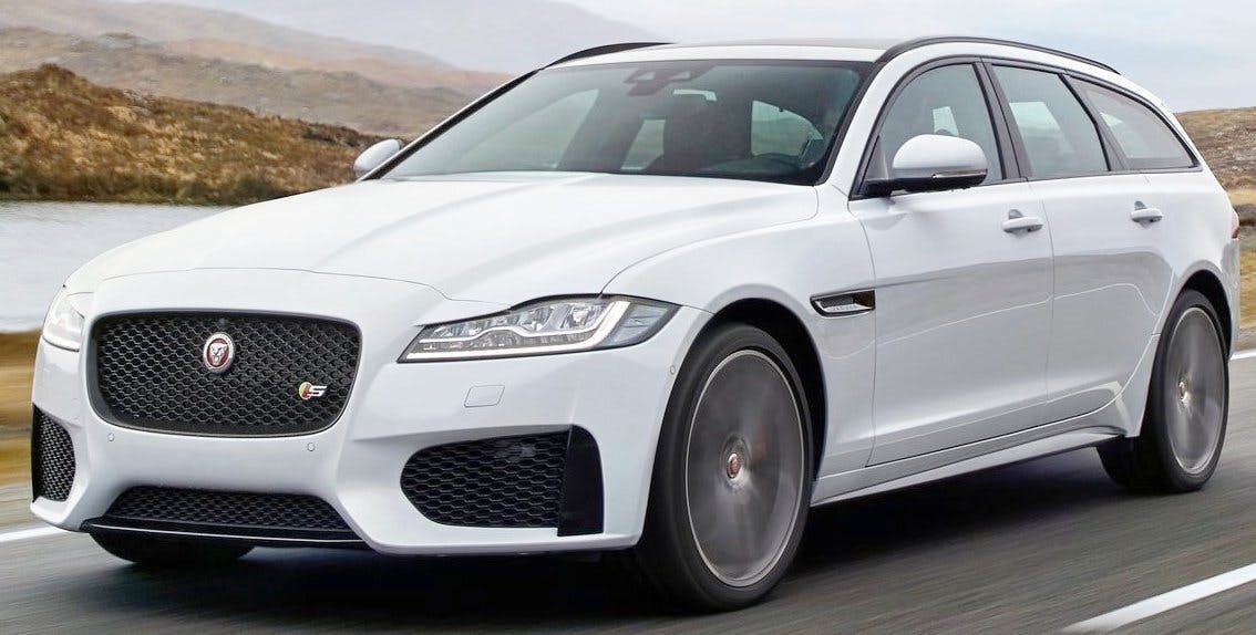 The cause may be a loose connection at connector C34A. Check connection C34A/B in the left rear wheel arch. Check for loose pins/backed out pins.