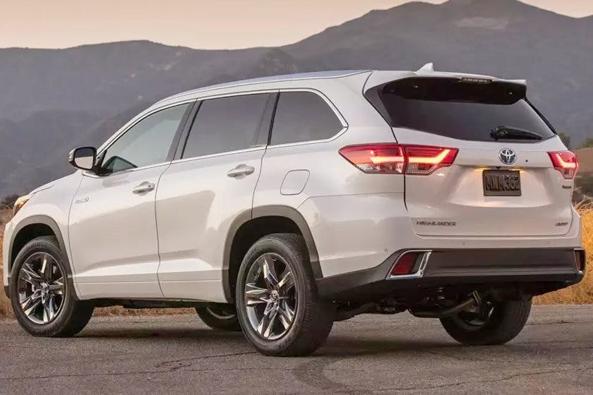 To correct this condition, replace the fuel pump assembly using P/N 77020-48260 or 77020-4861 (based on vehicle year) and fuel section tube set 77169-33030.