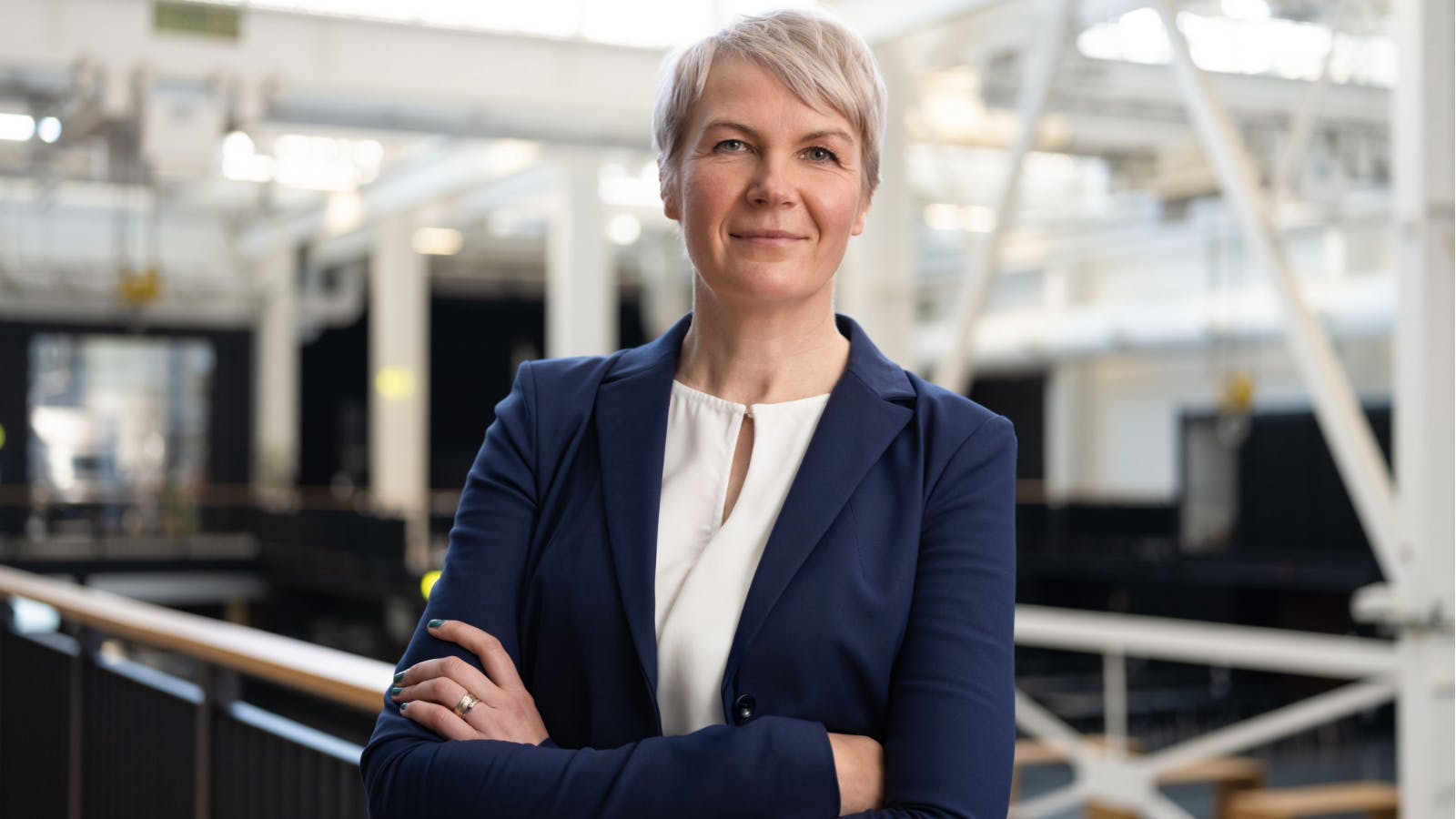 6840f9cd082c6406ebd8a35b Mannhummel2