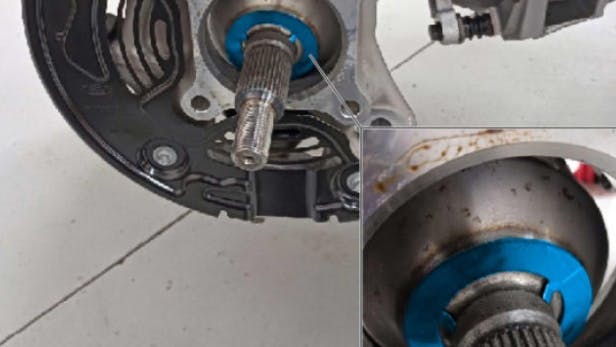 Note location for anti-ting washer on halfshaft-to-hub interface.