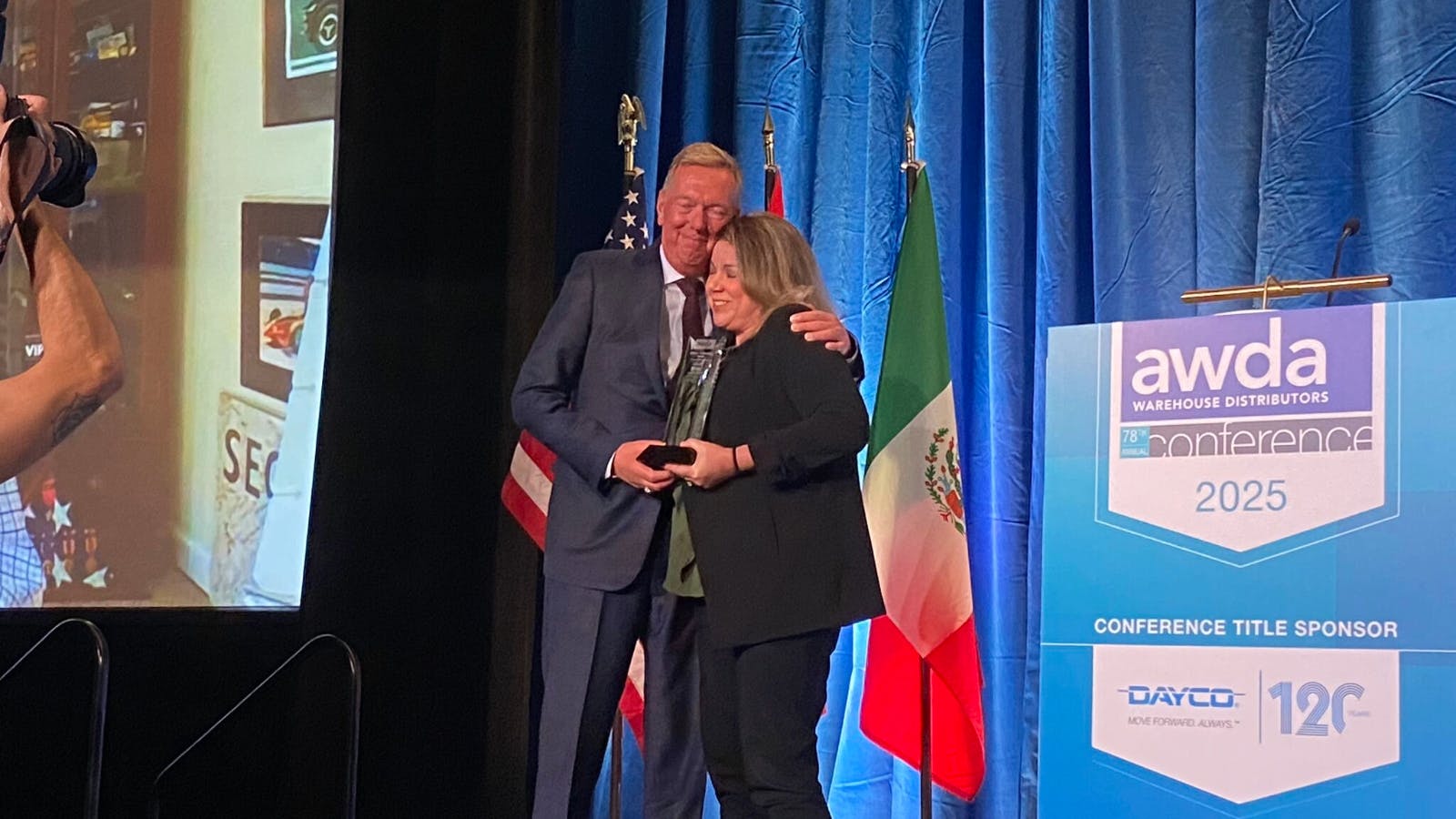 690c9c4beafb7bdf04f0d8fd Awda Award