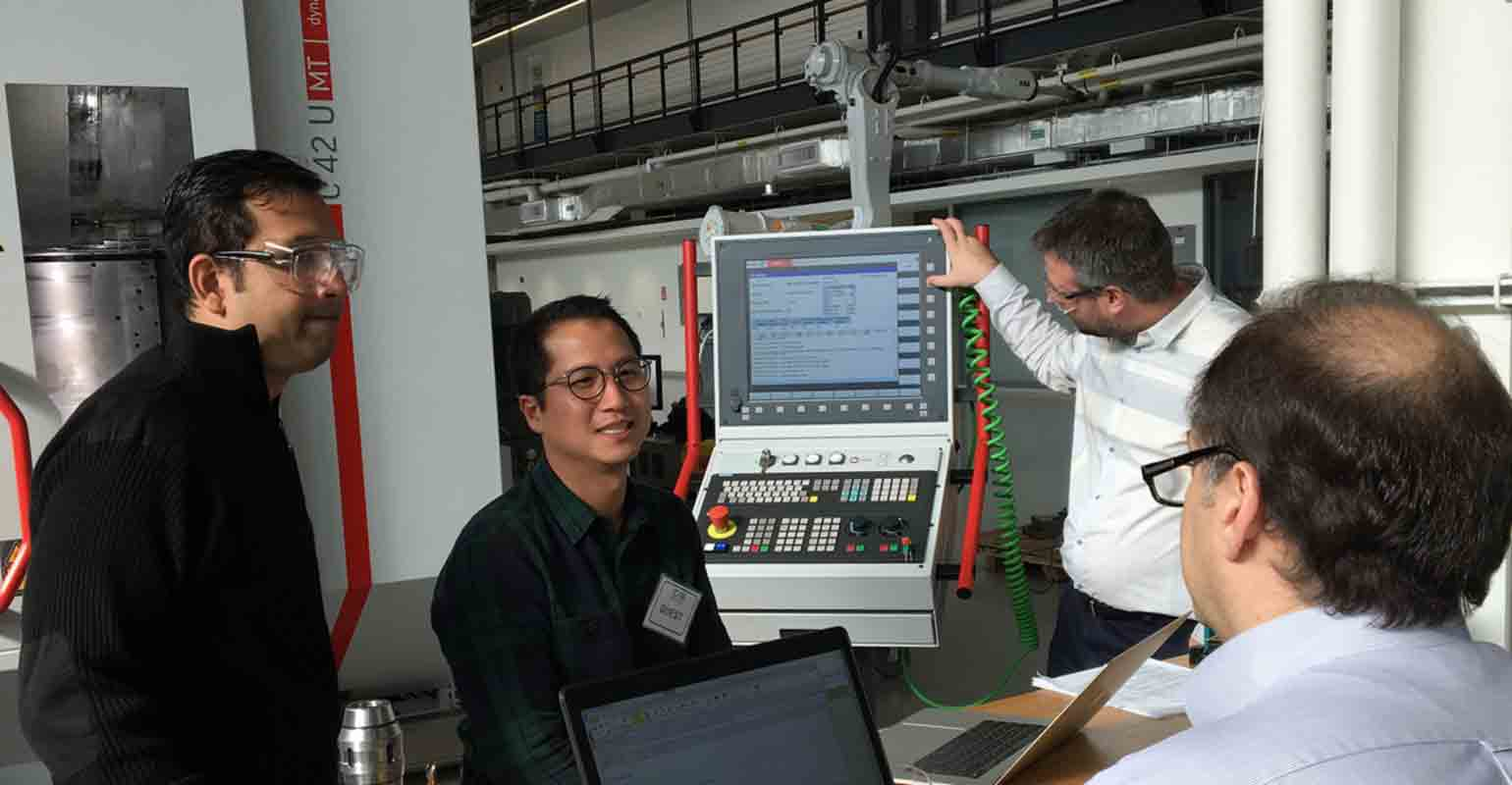 Bonsai, Siemens teams training CNC machine