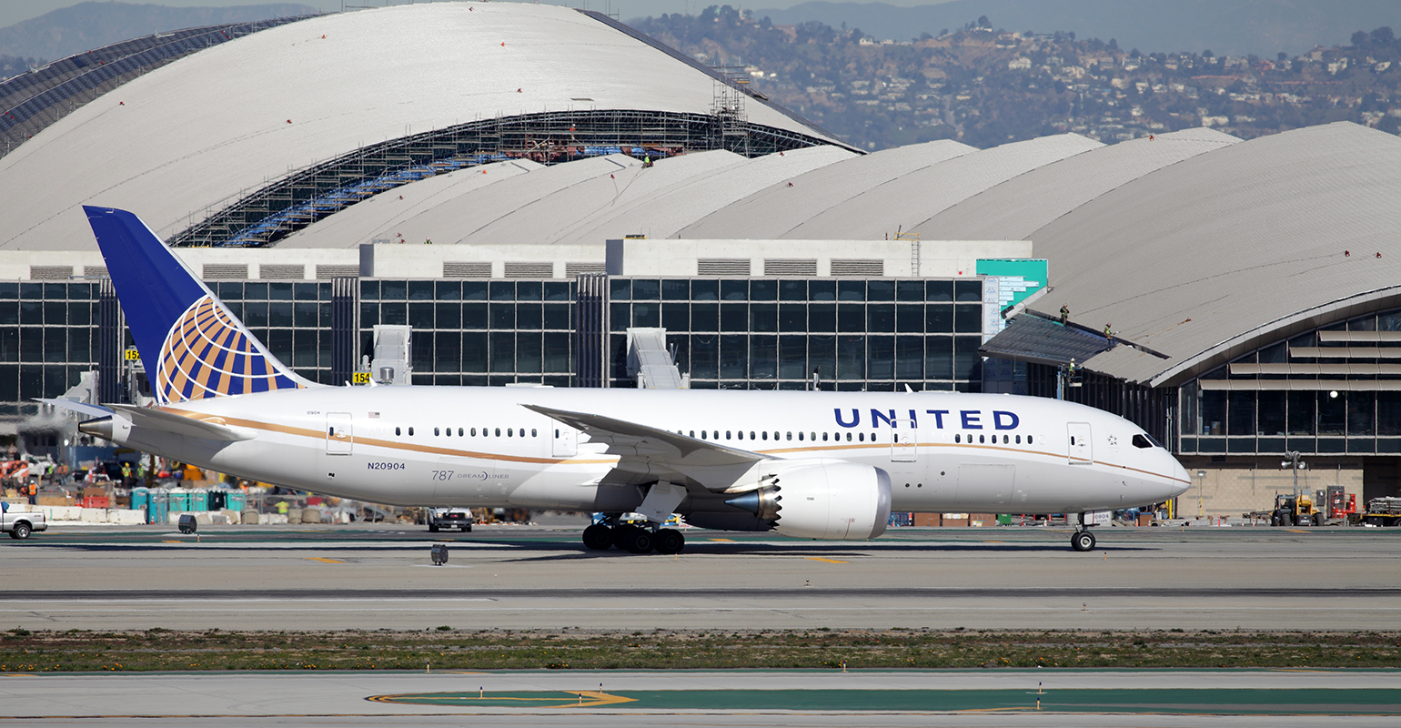 B787 United Dreamstime 28686629 1540 5f57fc29bc05c