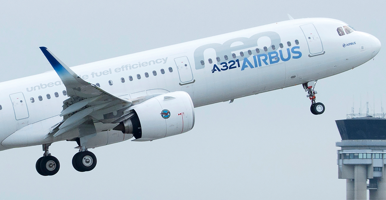 Airbus A321neo at takeoff, showing PW1000G engine.