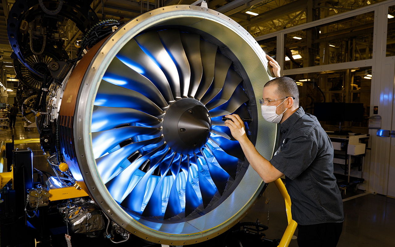 Maintenance on Pratt & Whitney Canada&rsquo;s PW800 turbofan engine.