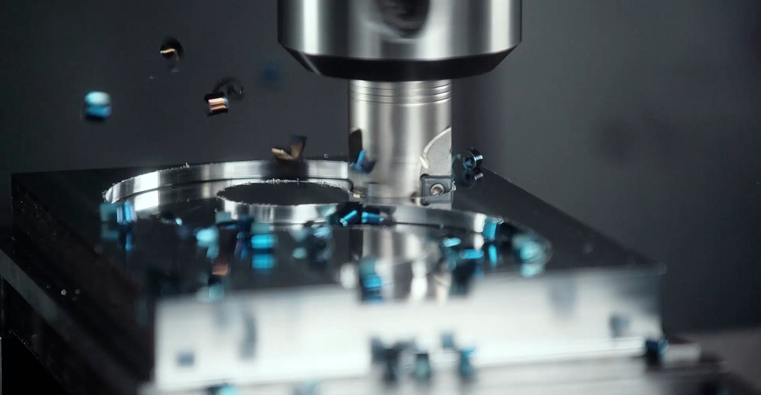 The new CERATIZIT 9-mm MaxiMill 491 insert has eight usable cutting edges, a precise 90&deg;profile, and a nickel-coated tool body.