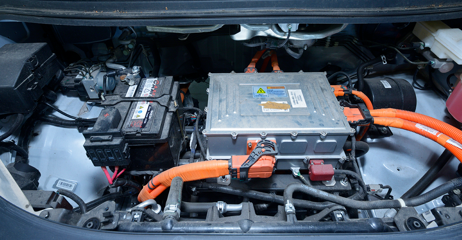 Battery enclosures for electric vehicles are typically metal or plastic structures that enclose the battery and protect it from external interference, and it may serve as an insulator or functions as part of a battery cooling system.