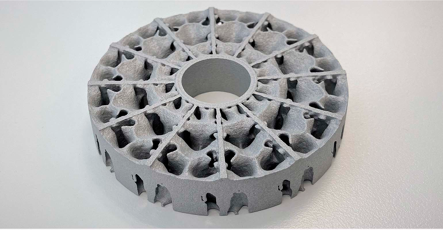 A high-efficiency air-cooling heatsink created by Ricoh's aluminum binder jet technology (BJT) system.