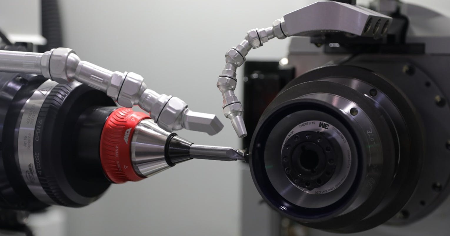 The GDS &micro;Grind workholding device can be installed quickly, and readjustment between collet changes are unnecessary. Concentricity and wobble adjustment are simple to perform.