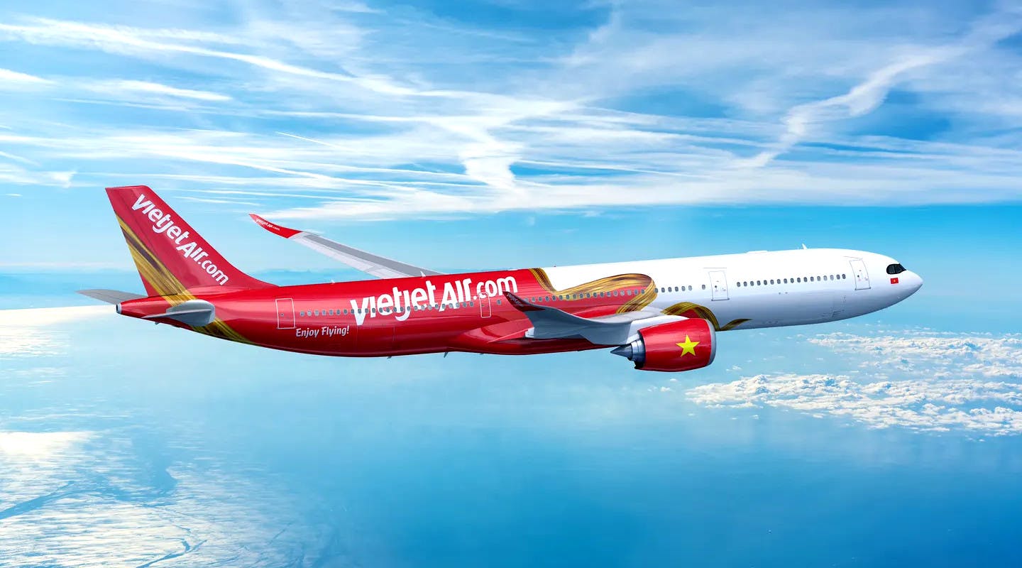 A330neo widebody jet in Vietjet livery.