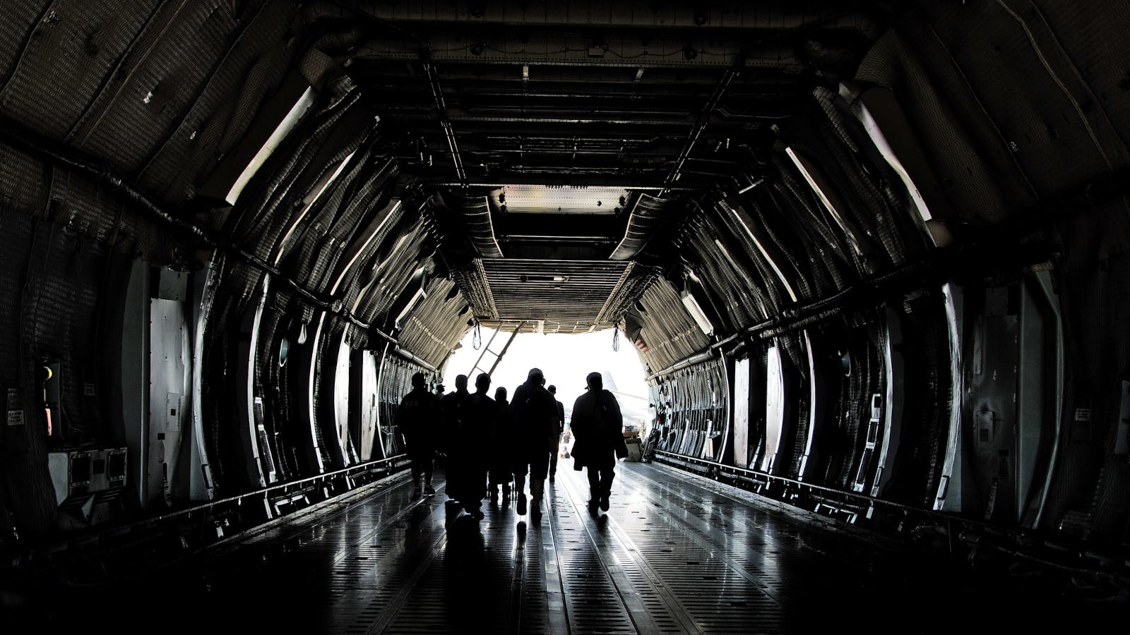 cargoplanecrewid_4592675francescadreamstime