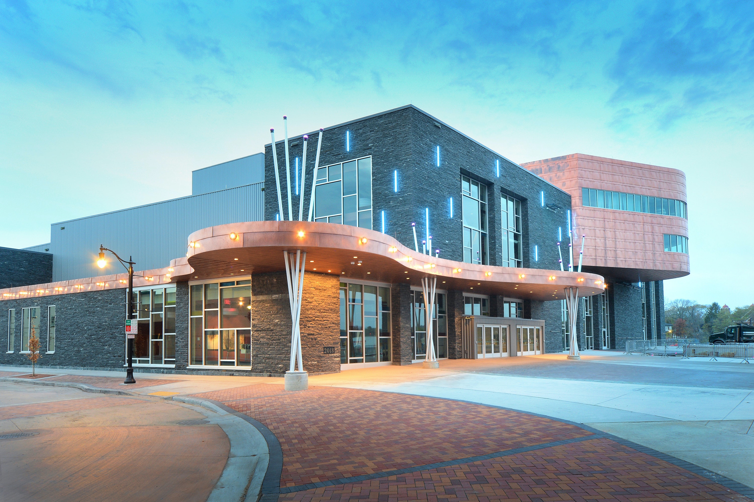 1656090405253 1903apnewcr06