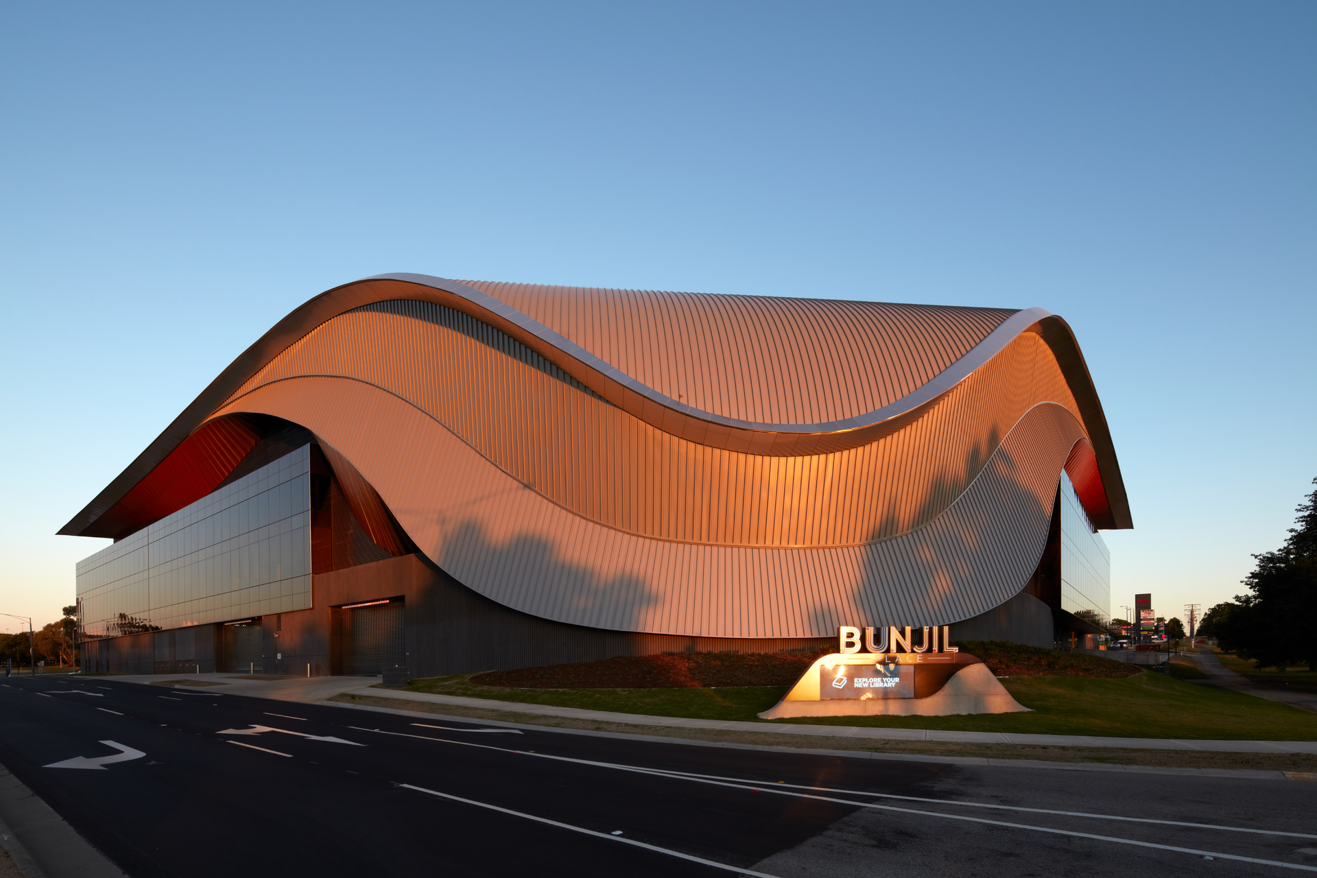 Kingspan&rsquo;s KingZip Linea Architectural Roofing System was one of the few products capable of achieving FJMT&rsquo;s complex, double curved design.