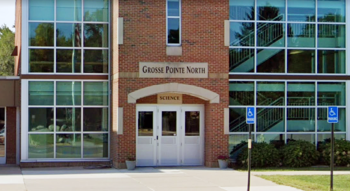Parent Banned From Campuses Sues Grosse Pointe Mich District American School University