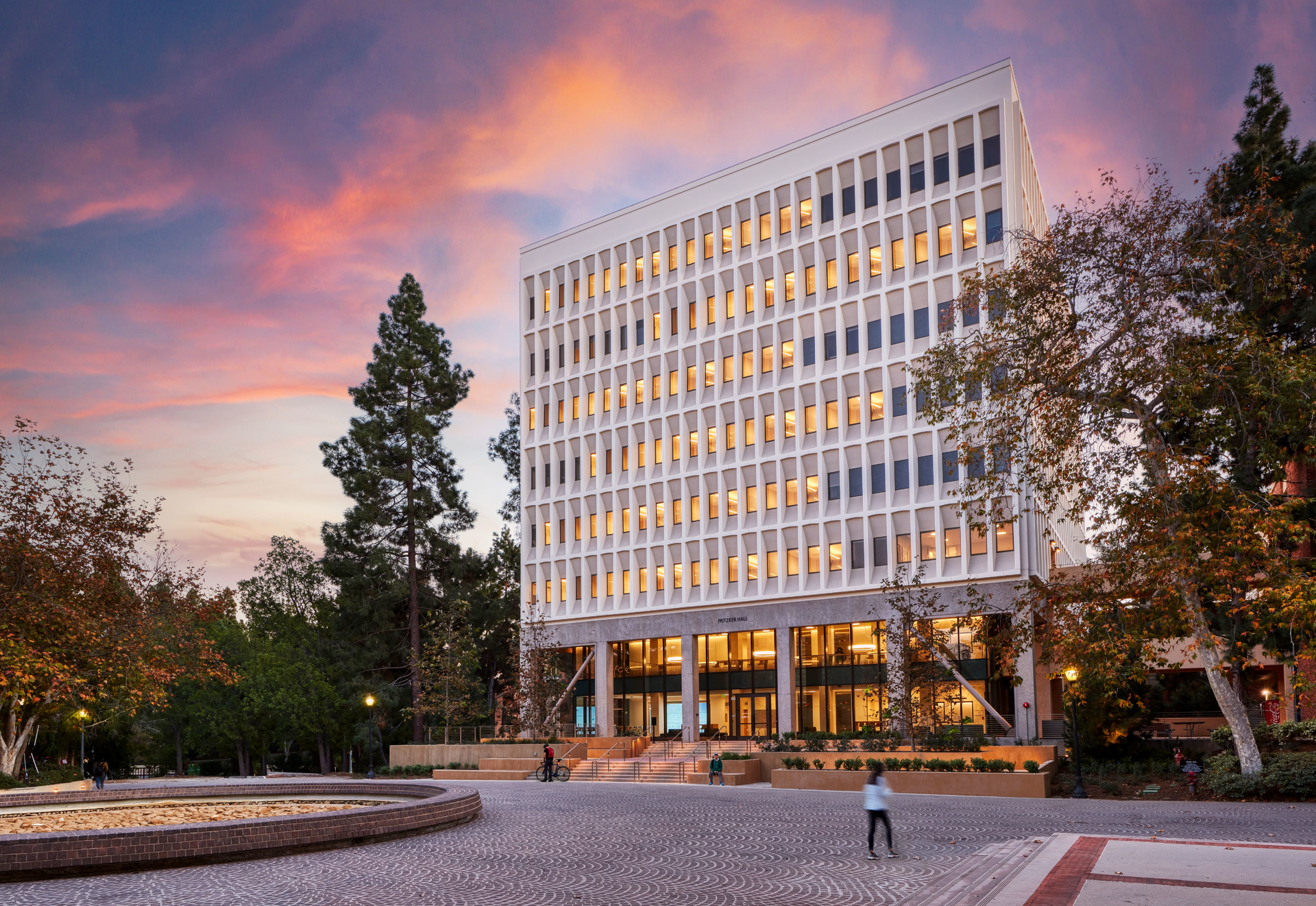 Pritzker 60e7505440910