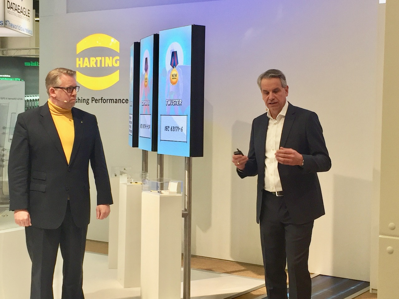 Harting's Edgar-Peter D&uuml;ning (left) and PerFact Innovation's Dr. Robert Rae at SPS 2019.