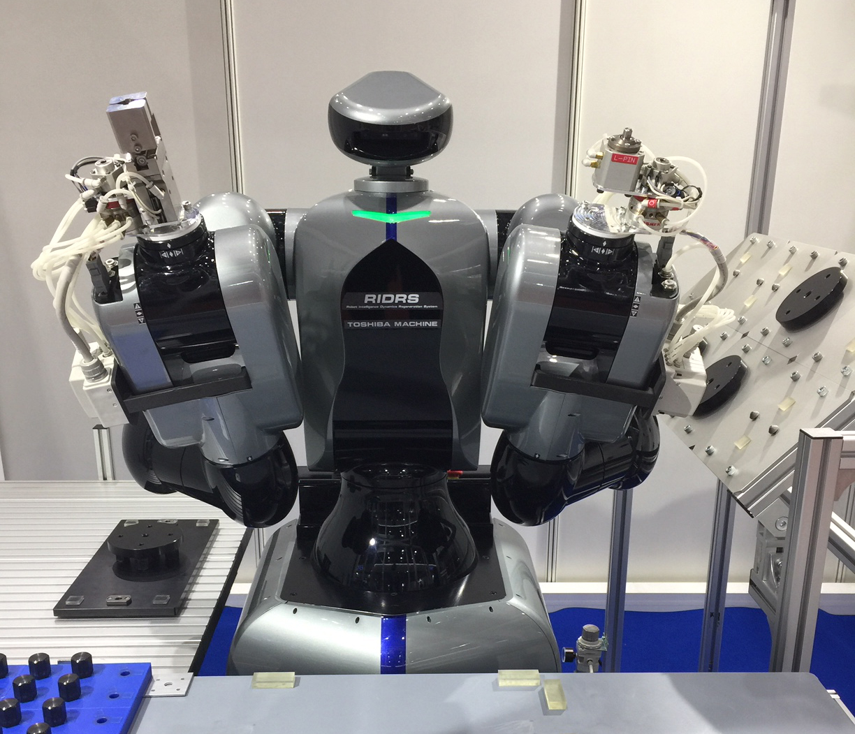 Image of the humanoid duo-arm collaborative robot, which is to be released in 2021.