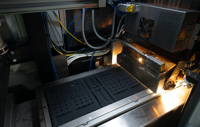 Evolve's B&R-controlled process fuses 2D-printed layers into solid 3D parts, combining the flexibility of additive technology with the material quality and production volume of injection molding.