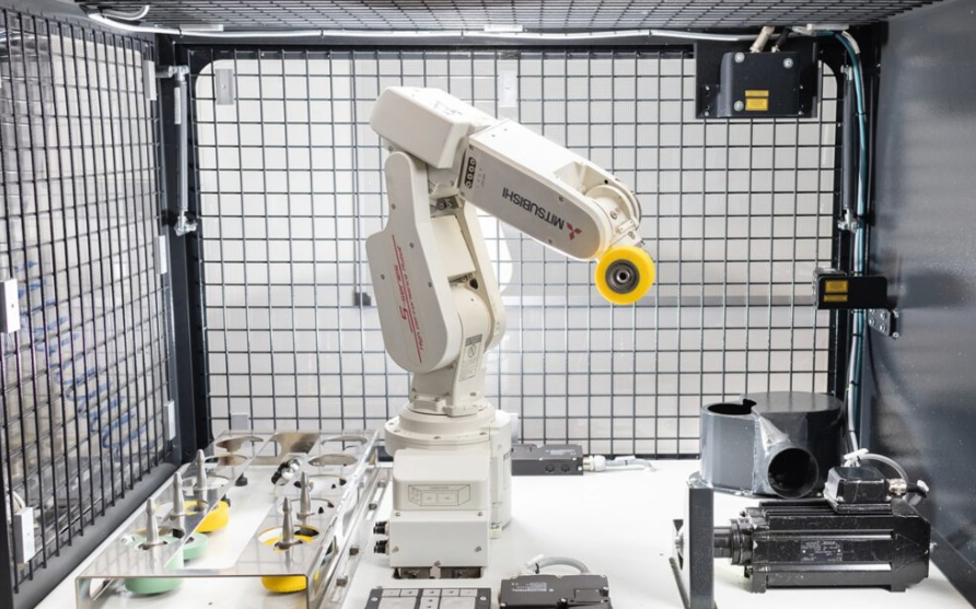 Fraunhofer Institute used a Mitsubishi Electric robotic arm, an optical laser scanner and a controller equipped with AI software to develop an AI-driven grinding system for D&uuml;spohl, a German manufacturer of wrapping machines. Source: Frauenhofer Institute