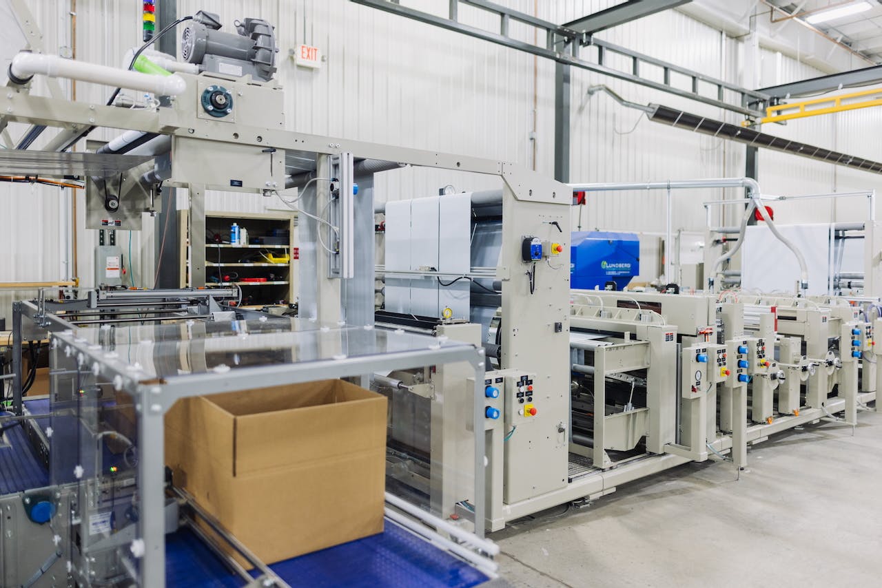 The new CMD 1400-GEC mailer packaging machine