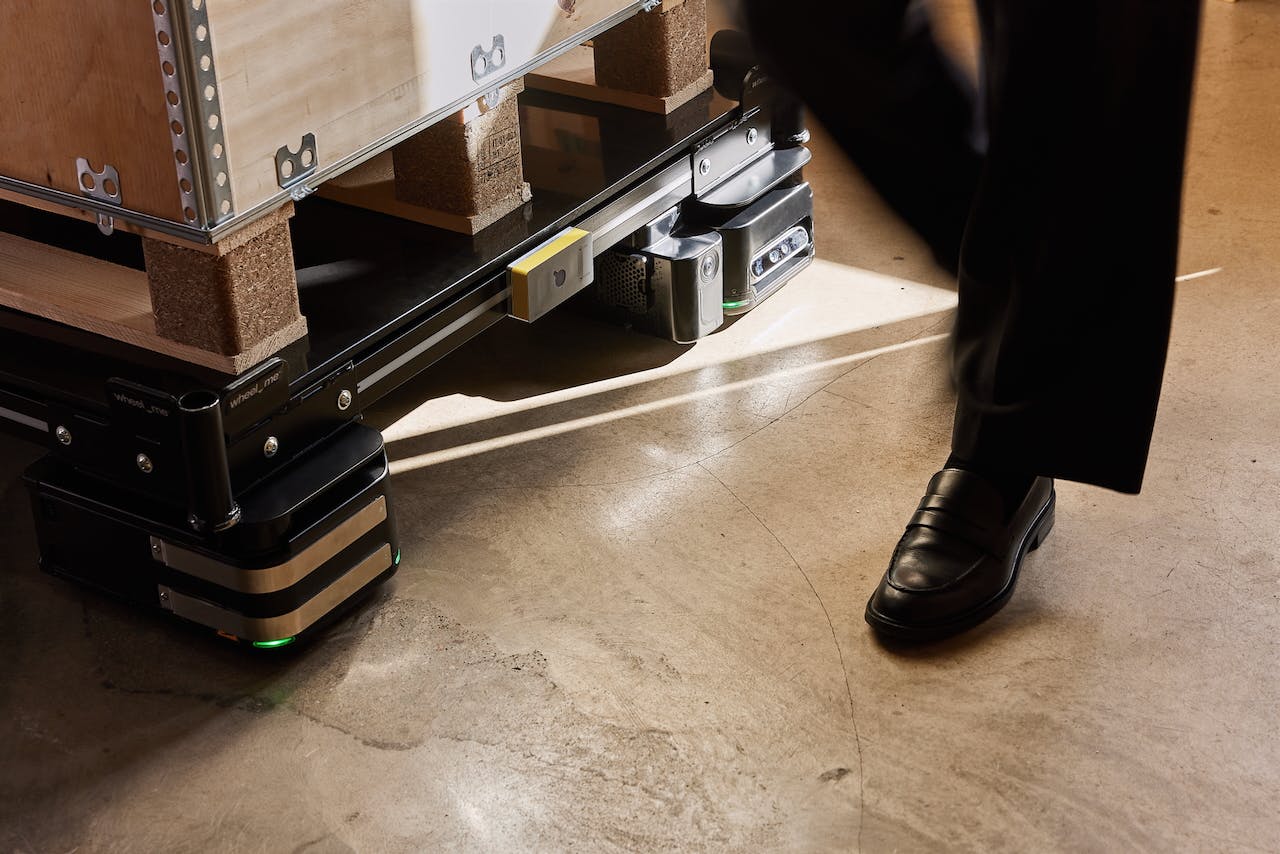 ADAR vs. LiDAR: The Next Evolution in Autonomous Mobile Robot Sensing ...
