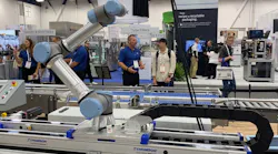 Movotrak 7th axis with Universal Robot's cobot Movotrak 7th axis with Universal Robot's cobot