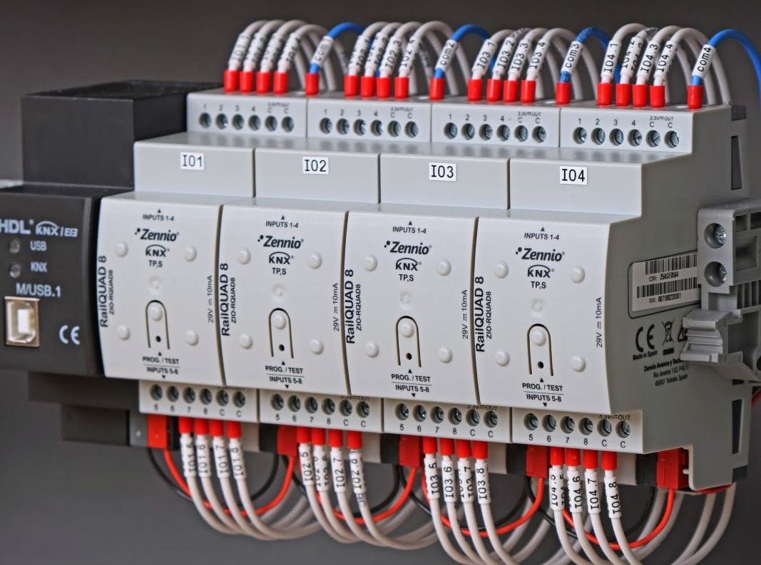 8-channel data I-O devices from Zennio during the assembly of the electrical control panel.