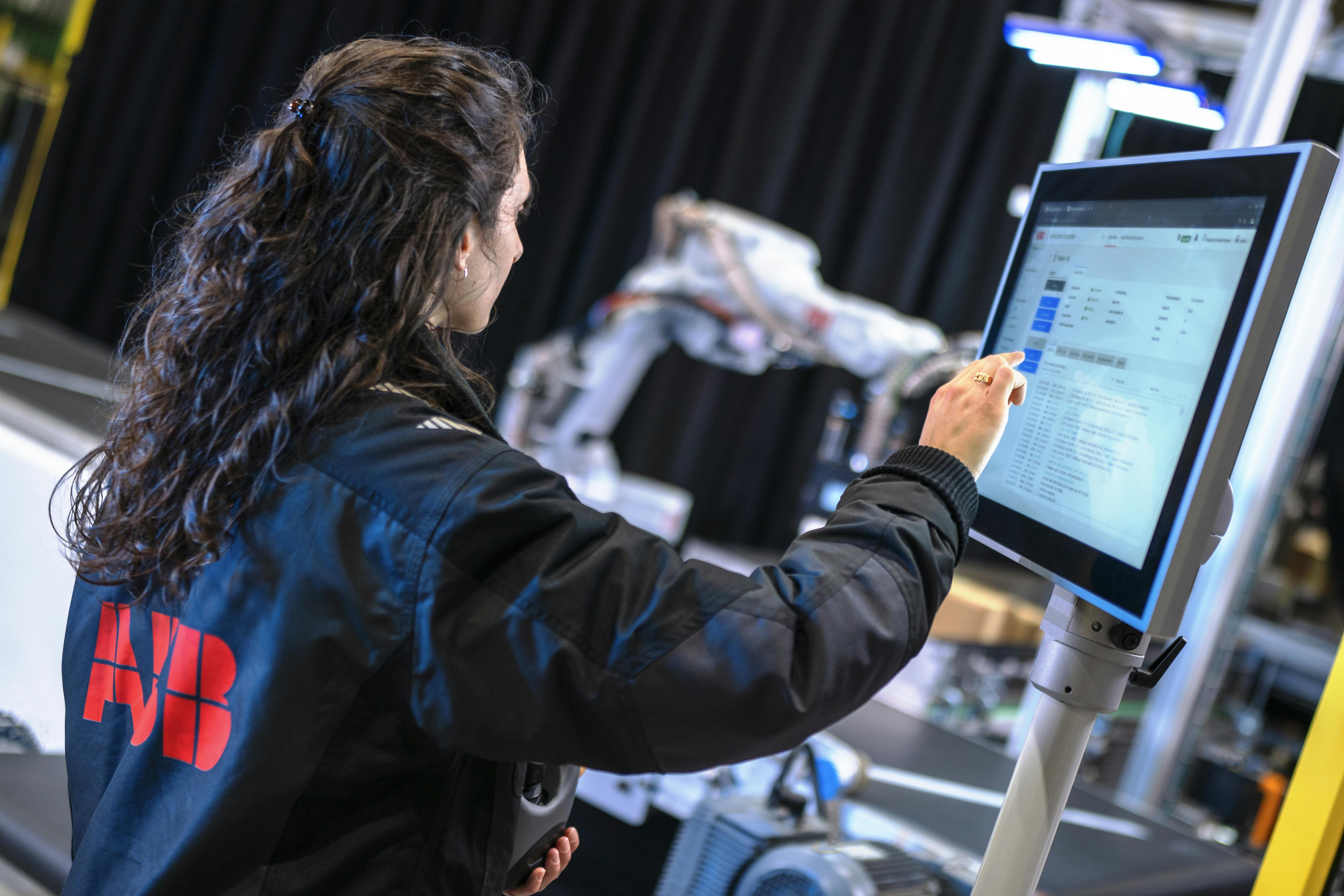 ABB Robotics partners with LandingAI for the rapid training of vision AI systems to respond to objects, patterns, or defects