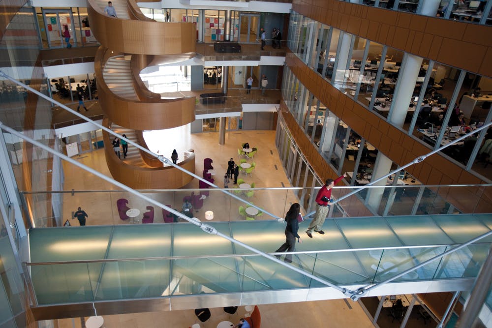 GlaxoSmithKline recently opened a 208,000-sf office in Philadelphias Navy Yard Corporate Center. Its 1,300 workers are assigned to neighborhoods and can grab any available workstation. On the Building Team: Robert A.M. Stern (design architect), Kendall/Heaton (AOR), Francis Cauffman (workplace consultant, interiors), Wick Fisher White (MEP/fire engineer, interiors), and Thornton Tomasetti (SE). PHOTO: JOHN GEORGE