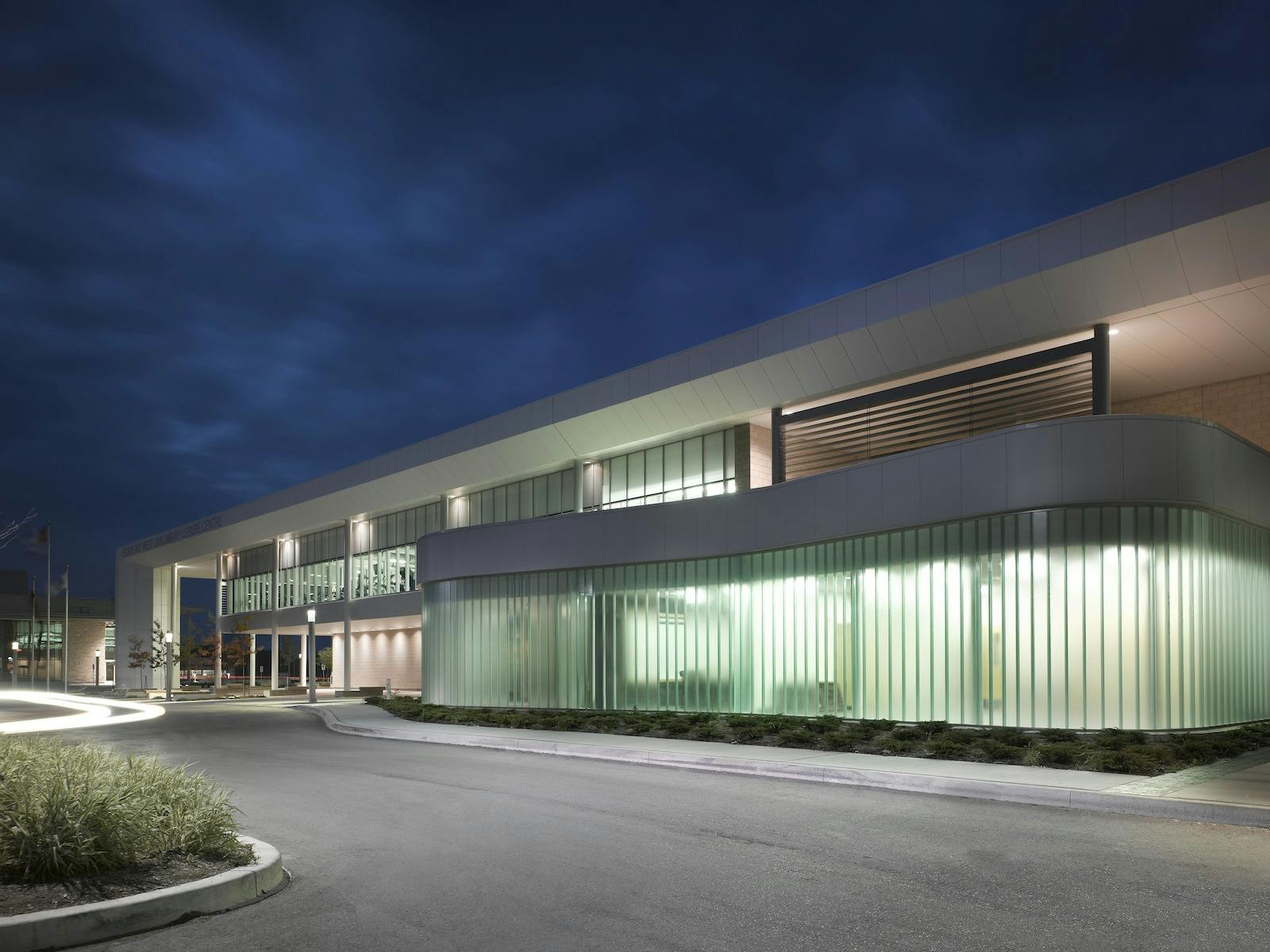 Channel glass creates a curving faade. Photo: Technical Glass Products
