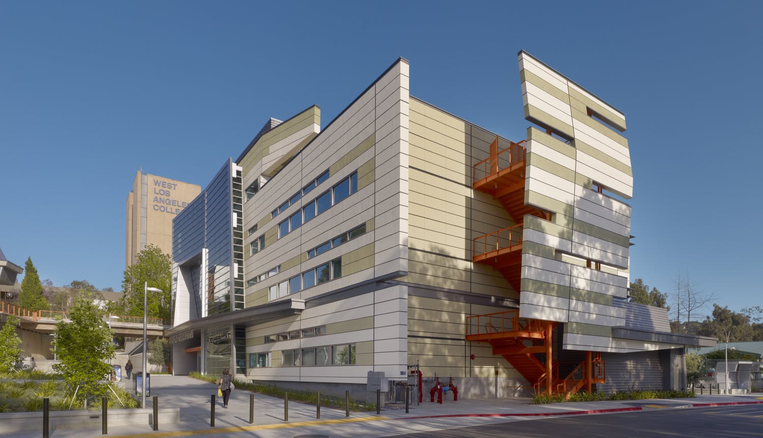 66fb1232f503dd2cf376526e Dlr20group20color20trends6