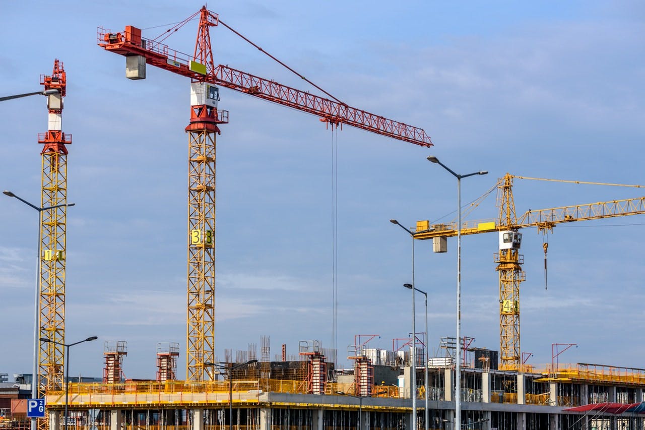 Top 100 Multifamilt Construction Firms for 2019, 2019 Giants 300 Report, photo courtesy Pexels