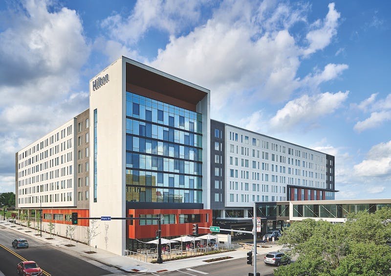 66fb2120783cc93fb8d811b1 Hilton Desmoines 00248 Hr