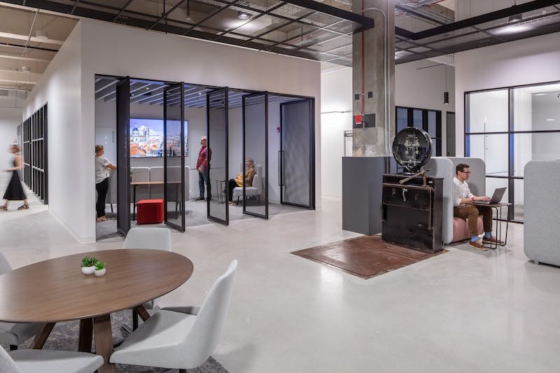 66fb2162816f2643e3c3b32a 190930 Ferraracandy Temp 019