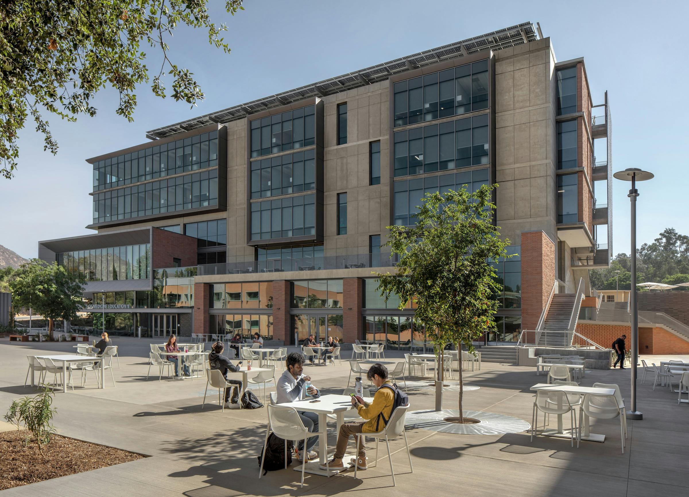 UC Riverside&rsquo;s new School of Medicine building supports team-based learning, showcases passive design strategies