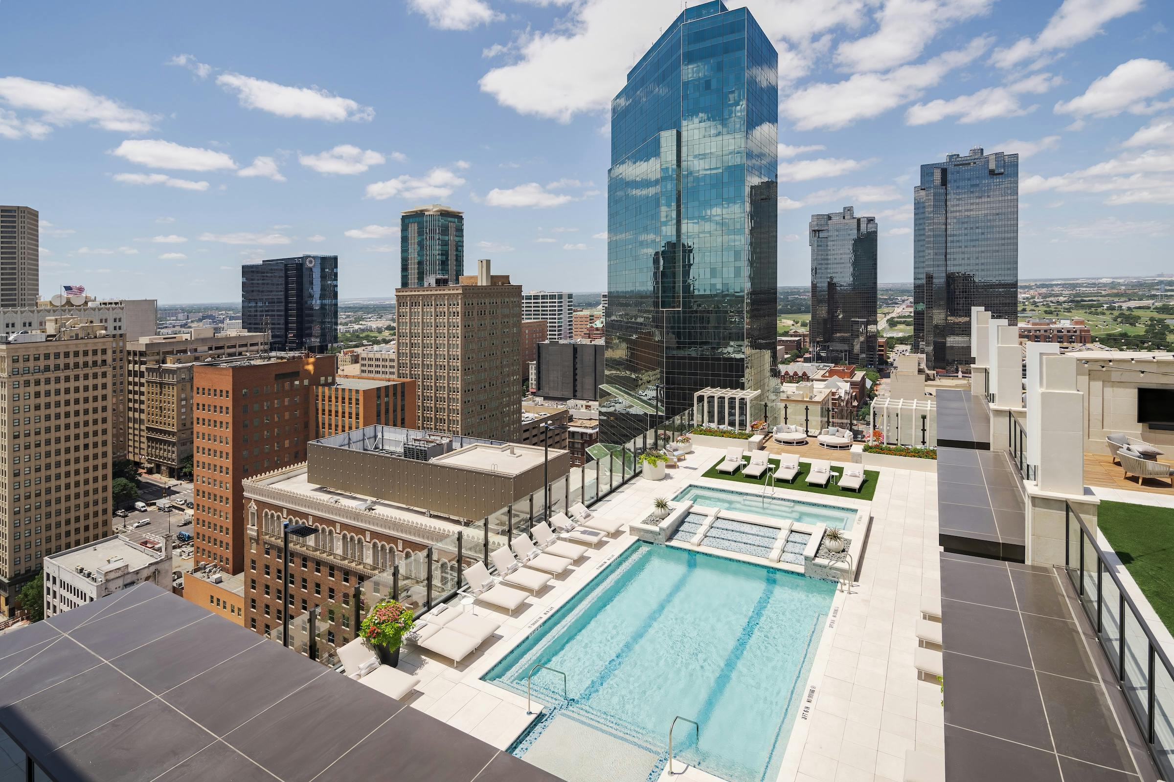 The recently completed Deco 969 is the newest luxury high rise designed by GDA and the first tower of its kind to rise in Fort Worth in over 30 years. Photo courtesy KTGY/GDA