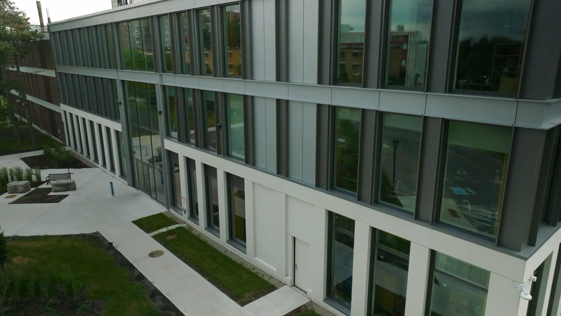 9ba1d1a3 D70d 4115 96b1 E34d0e20f164