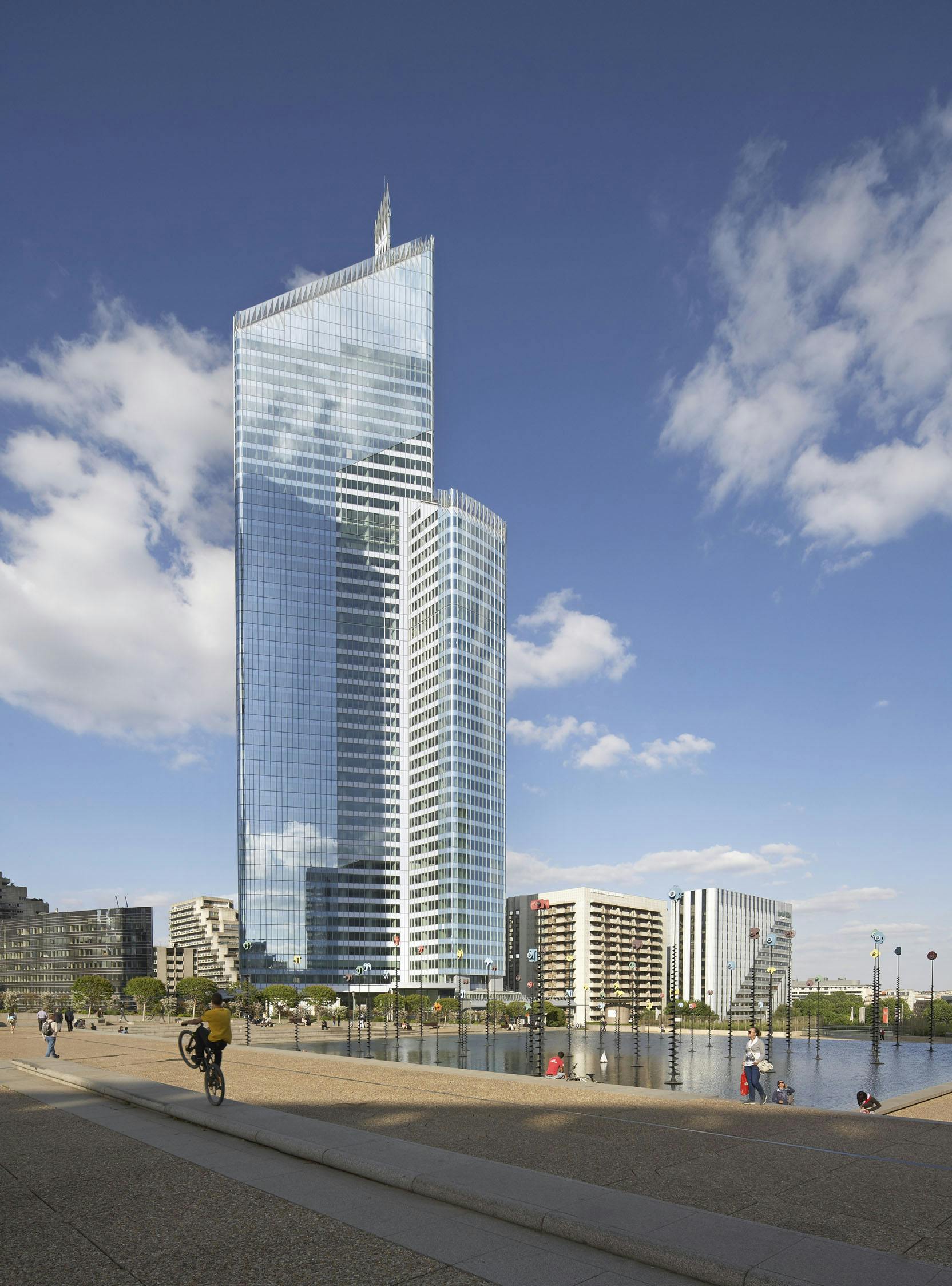 66fc15926913966a3d4bc6c3 Tour First Paris 01