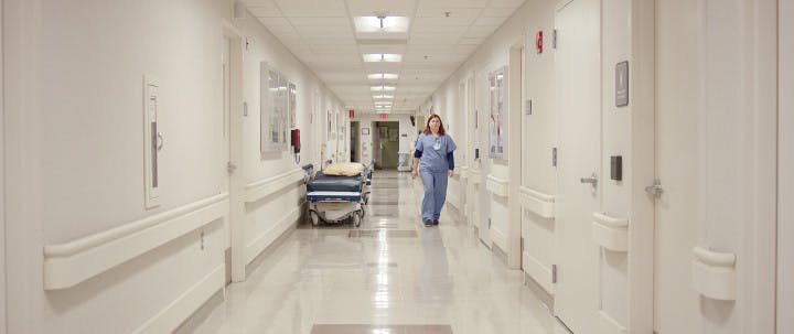 66fc25965230187b82079235 Ltgmclarenhealthcarevideostillhallwaynurse021117