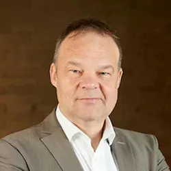 Peterr Duckworth-Pilkington Peterr Duckworth-Pilkington