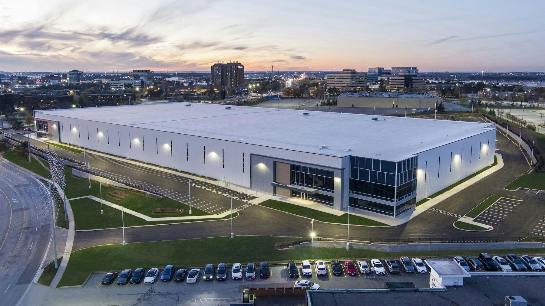 Ware Malcomb provided architectural design services for Meadowvale South, a 271,000-sf industrial building that was just completed in Ontario.