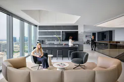 Pictured: Stonebriar Commercial Finance, Plano, Texas. Within this flexible space, employees can take in the natural light and outdoor views Pictured: Stonebriar Commercial Finance, Plano, Texas. Within this flexible space, employees can take in the natural light and outdoor views