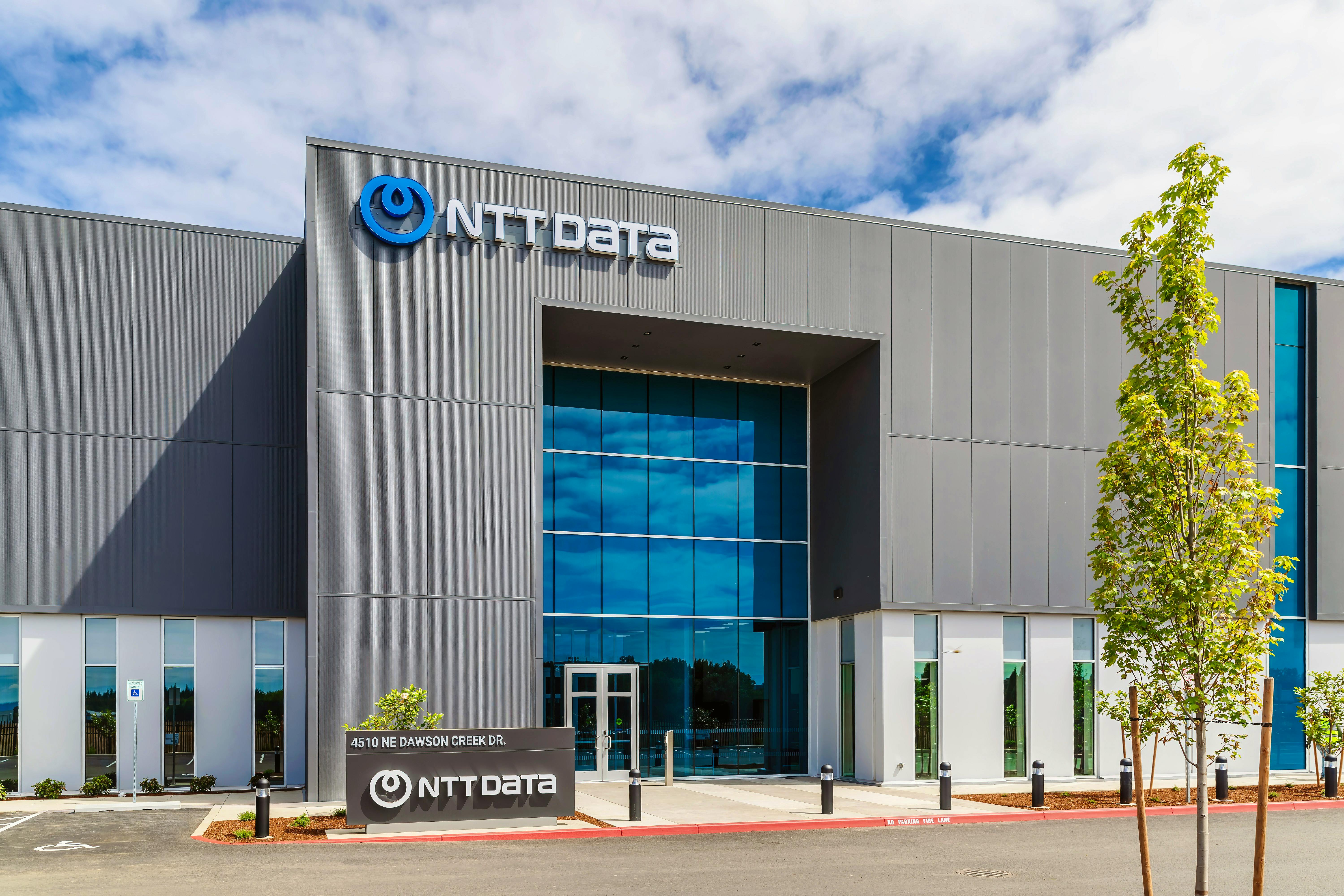 683f0151913fb1206ae1e477 Kingspannttdatacenterhillsboroorksmrcasestudy09