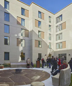 Photo: Lisa Logan Photography Inc. Photo: Lisa Logan Photography Inc.