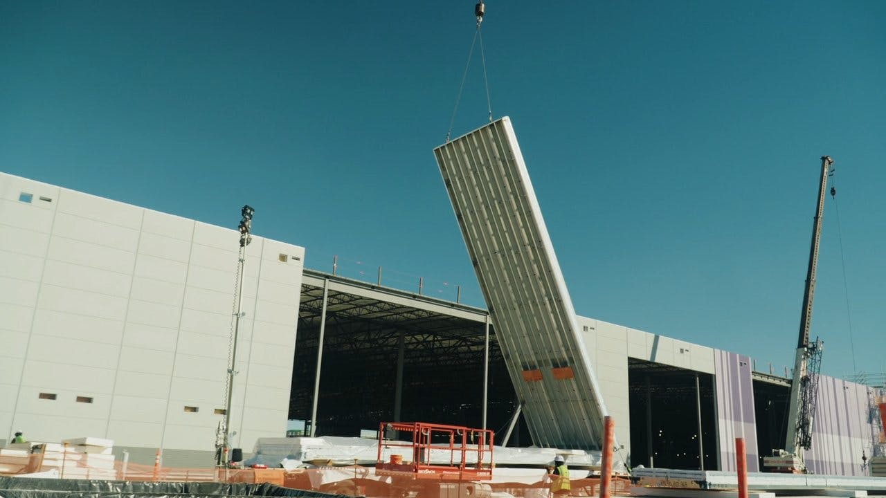 Prefab installation work on the Richland Parish Data Center in Richland Parish, La. Photo &copy; DPR Construction